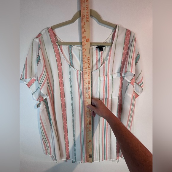 Torrid Plus Size 3 (3X/22-24) Striped Button-Back Blouse – Short Sleeve - Picture 12 of 13